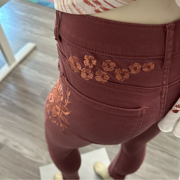 Express High Rise Supersoft Rose Gold Embroidered Stretchy Leggings Sz 0 or 2 - Picture 3 of 13